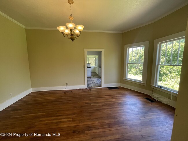Building Photo - 471 Howell Ave
