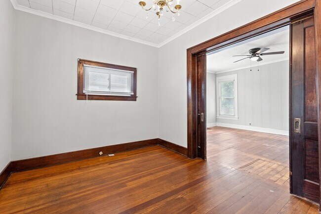 Foto del edificio - 602 E Jackson St