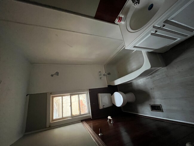 Foto del edificio - 754 Raymond Rd