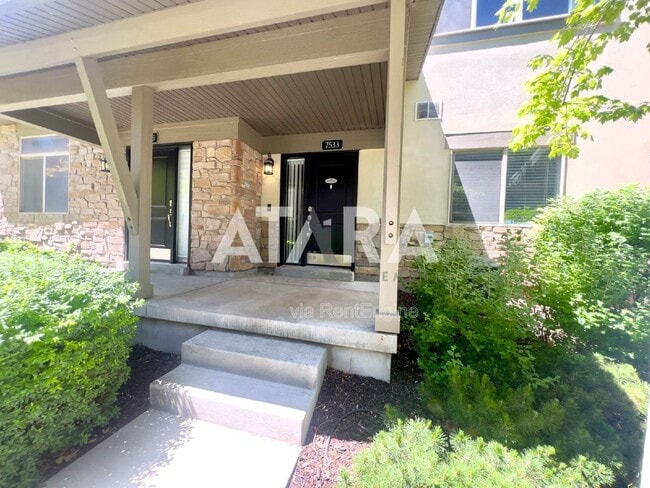 Building Photo - 7533 Vinci Pl