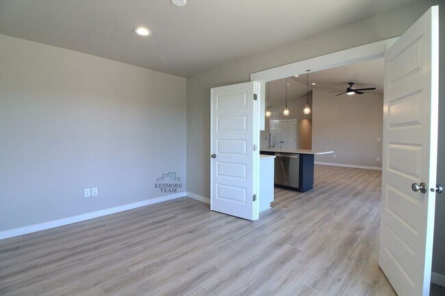 Building Photo - 5527 W 32nd Ave