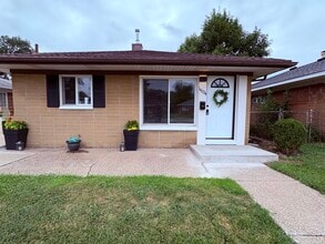 Building Photo - 14024 Irene St