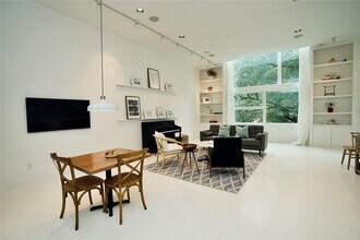 Building Photo - 1820 Southmore Blvd