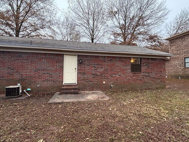 Foto del edificio - 3327 N Detroit Ave