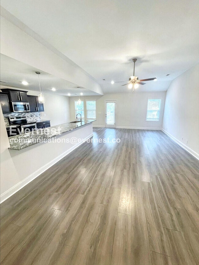 Building Photo - 214 King Rd