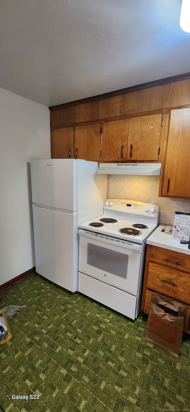 Building Photo - 143 Oneco Ave