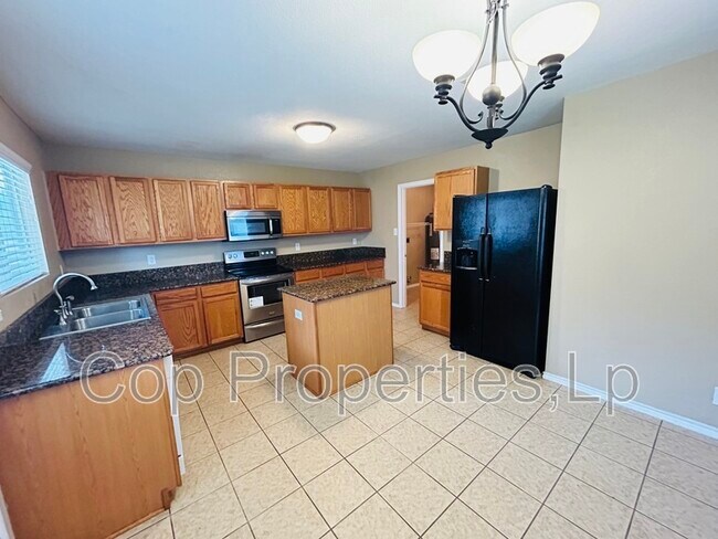 Building Photo - 13303 Concordia Oak