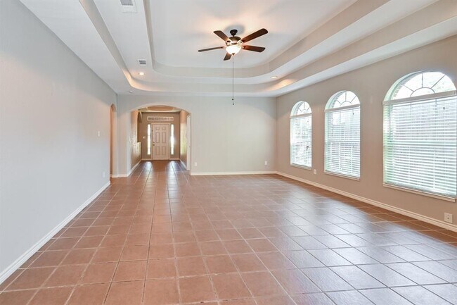 Building Photo - 4447 Donalbain Dr