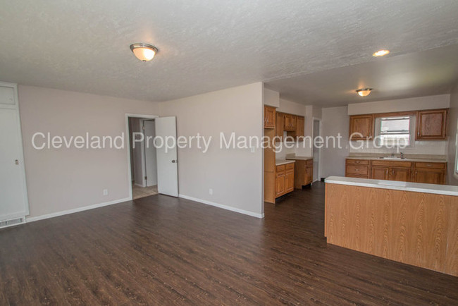 Building Photo - 15700 Steinway Blvd