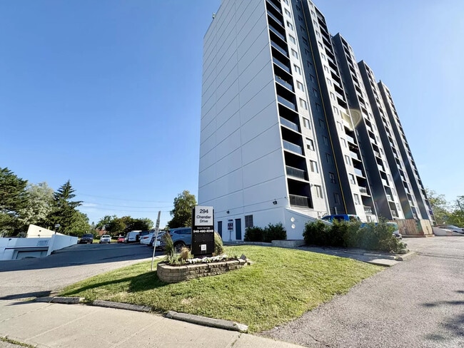 Building Photo - 294 Chandler Dr
