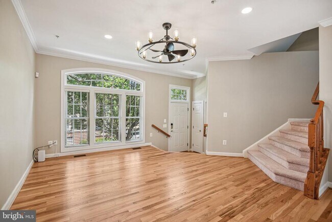 Foto del edificio - 8154 Skelton Cir