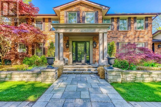 Photo du bâtiment - 1251 Lakeshore Rd E