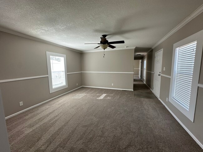 Foto del edificio - 1629 Jarrard Way