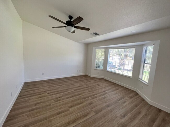 Foto del edificio - 1521 Cottonwood Ct S