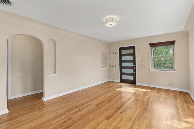 Foto del edificio - 2651 Adams St