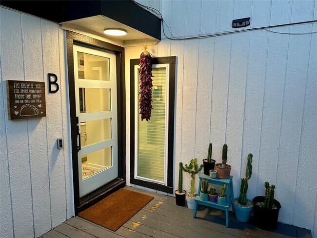 Foto del edificio - 1308 Matthews Ln