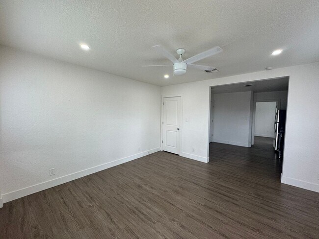Building Photo - Charming Midtown Reno Rental - Your Perfec...