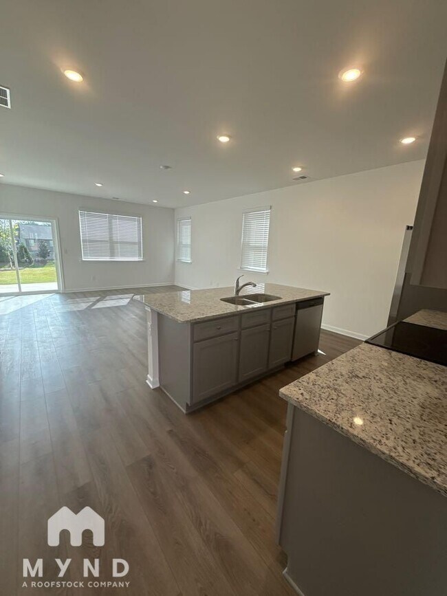 Building Photo - 253 Kenoot Dr