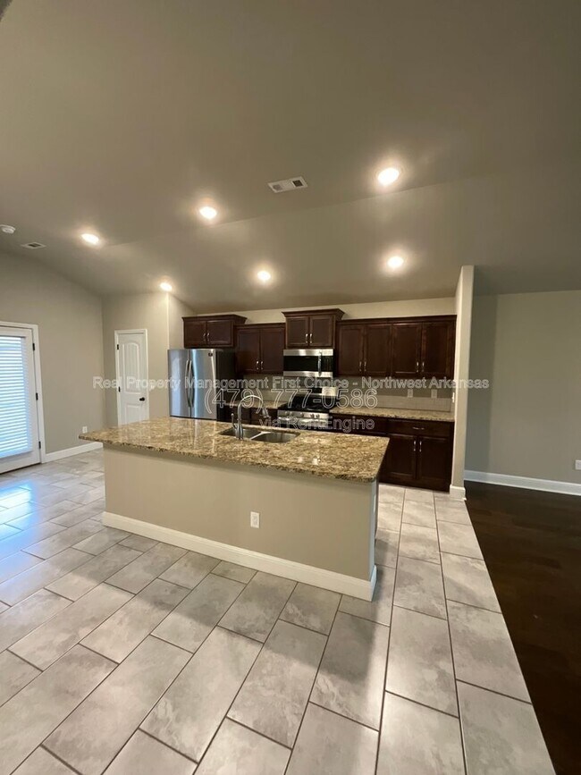 Foto del edificio - 6110 NW McClellen St