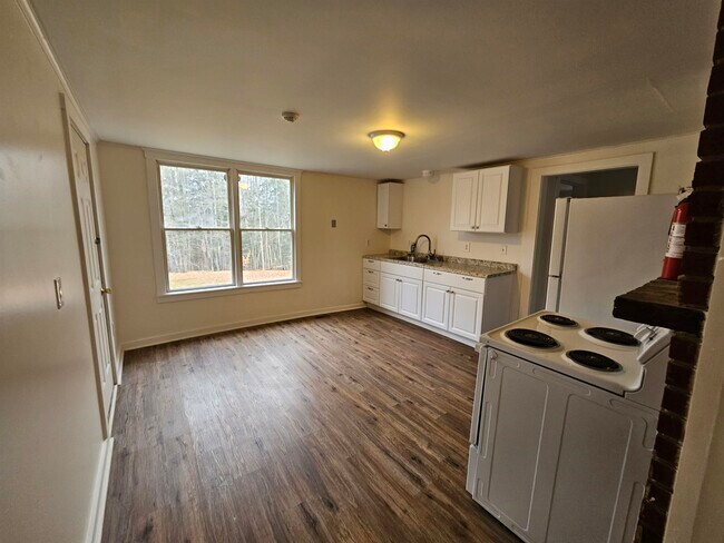 Building Photo - 71 Moultonville Rd