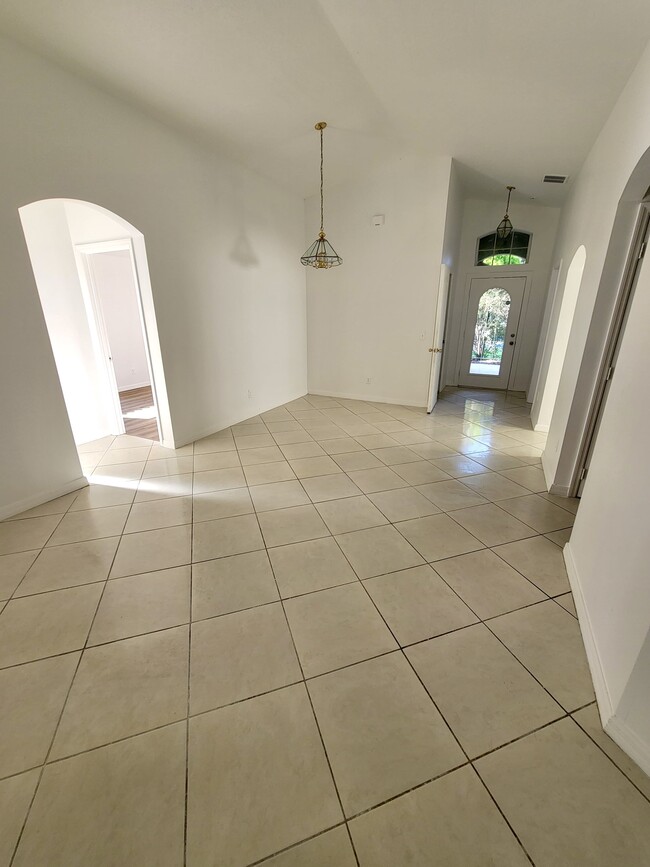 Foto del edificio - 12750 Sophiamarie Loop