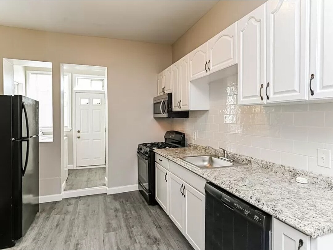 Foto principal - 8903 Evanston Ave