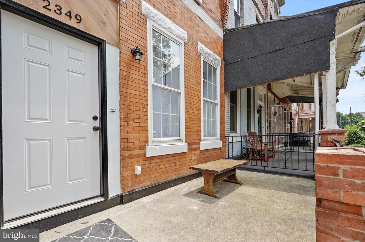 Primary Photo - 2349 N Park Ave