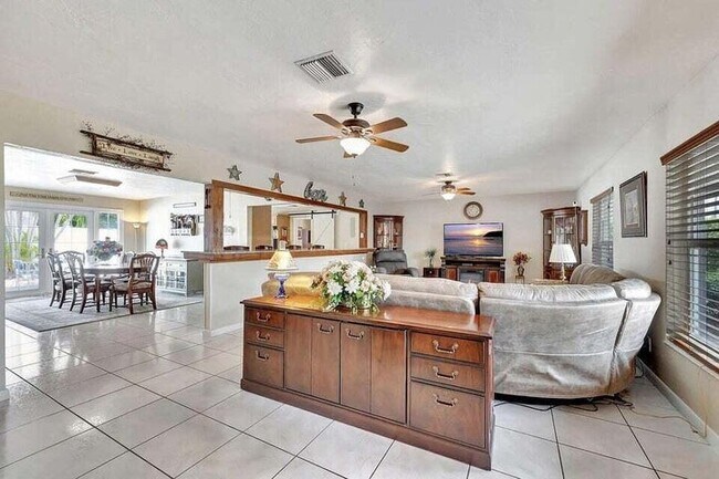 Foto del edificio - 7187 Thompson Rd