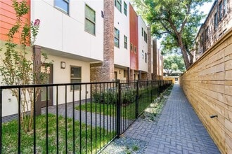 Building Photo - 6270 Oram St