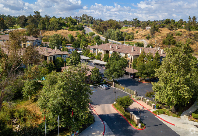 Building Photo - Canyon Crest