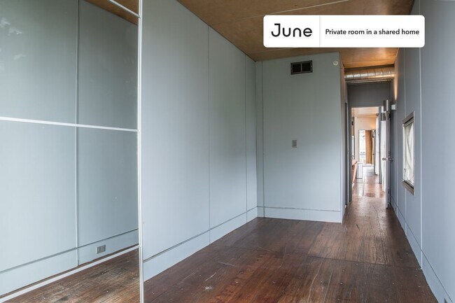 Building Photo - Room in Shared 6 bed/6 bath home