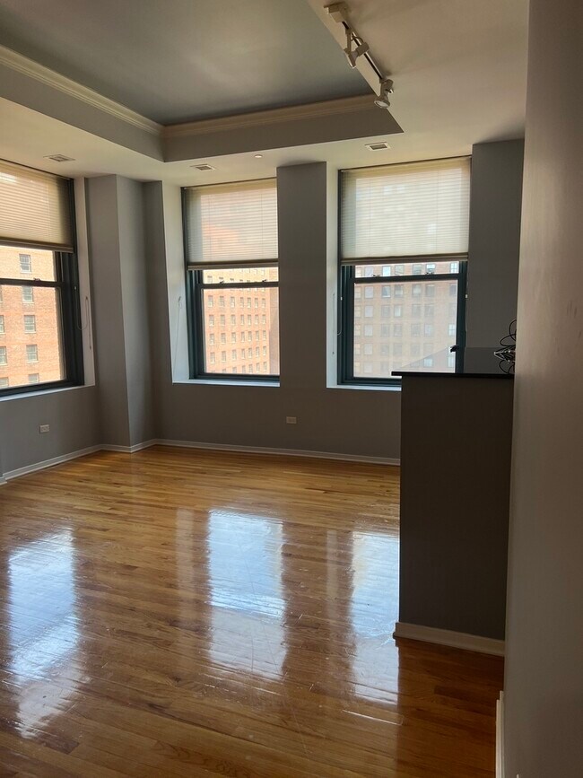 Foto del edificio - 208 W Washington St