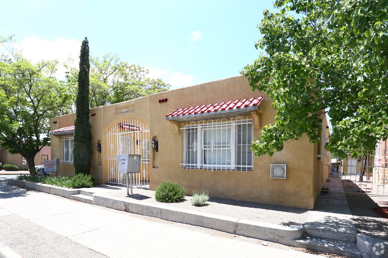 123 Edith Blvd SE, Albuquerque, NM 87102 Apartments in Albuquerque