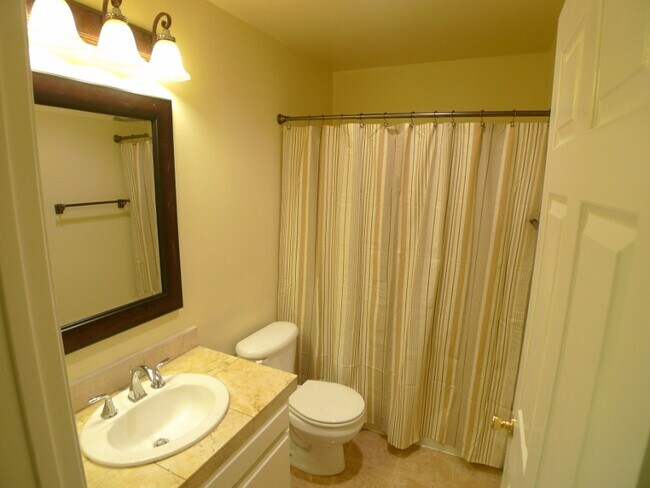 Foto del edificio - 7045 Woodley Ave