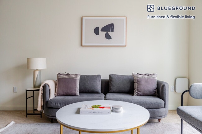 Foto del edificio - 10351 NE 10th St