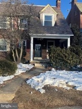 Building Photo - 3007 N Van Buren St