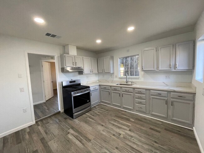 Foto del edificio - Duplex, Two separate unit's