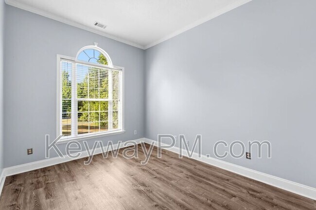 Foto del edificio - 3011 Old Lodge Rd