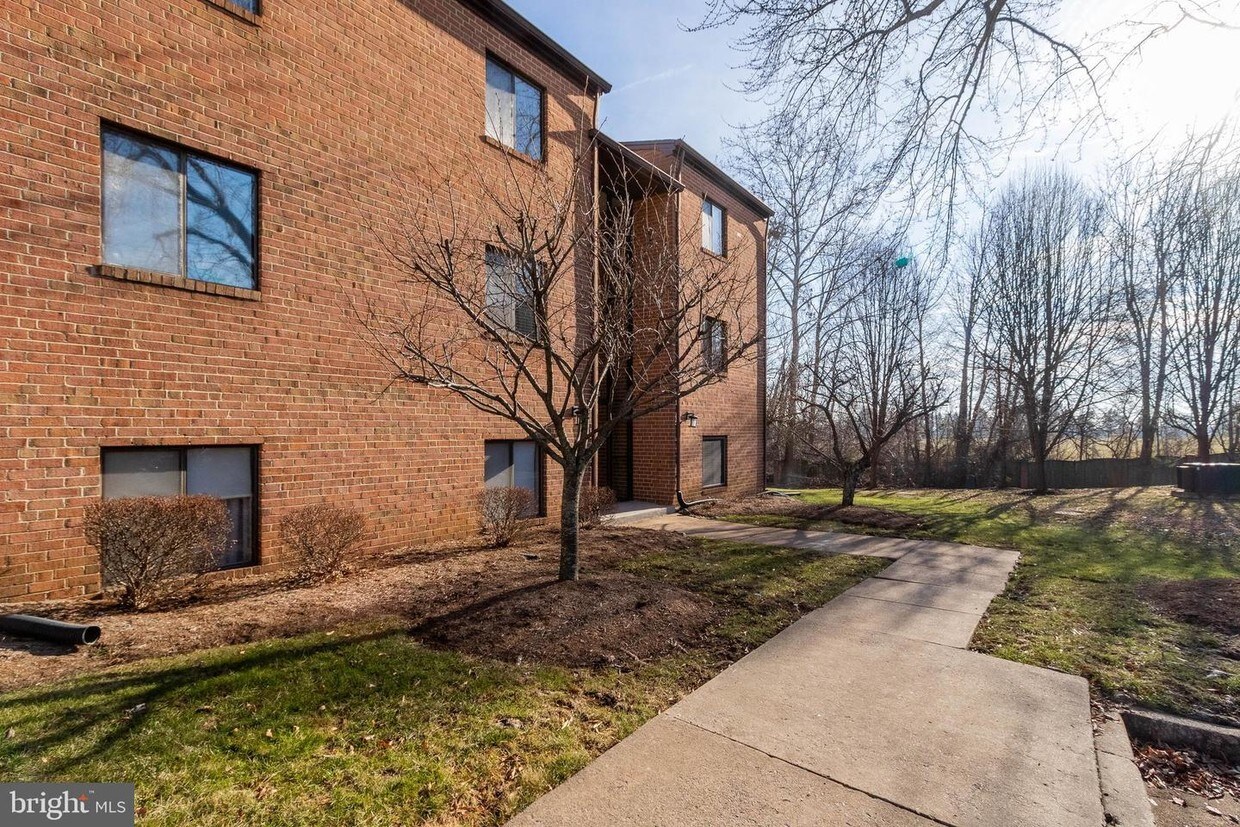 10618 Provincial Dr Unit B, Manassas, VA 20109 Condo for Rent in
