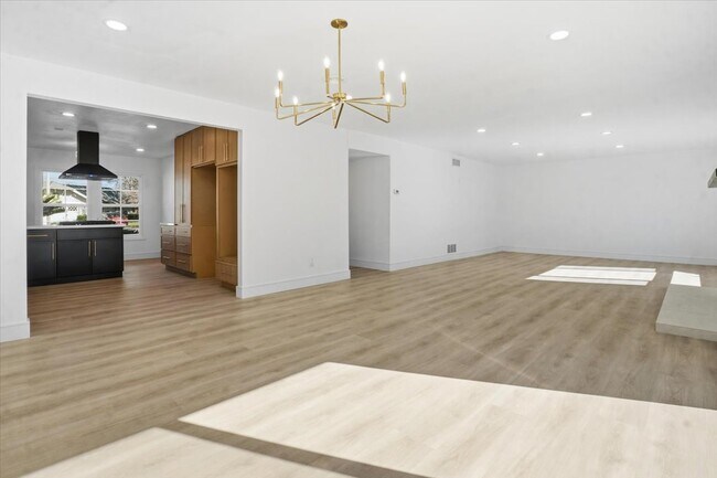 Foto del edificio - 1410 Pleasantview Dr