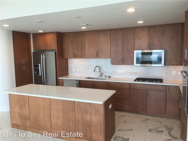 Building Photo - 3 br, 2.5 bath House - 176 4th Ave NE #1201