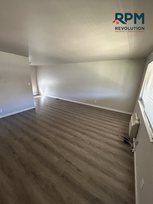 Foto del edificio - "Charming 2-Bedroom Oasis with Spacious Living in Washington Terrace!"