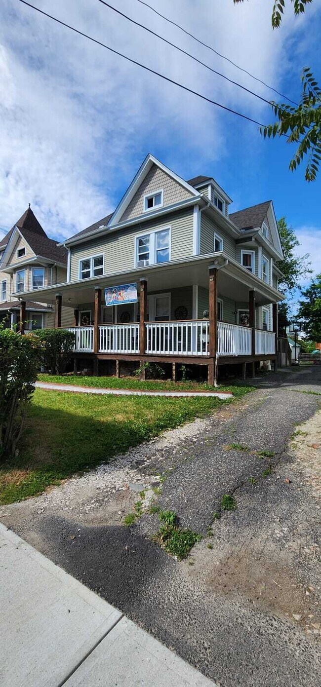 Building Photo - 844 Colorado Ave