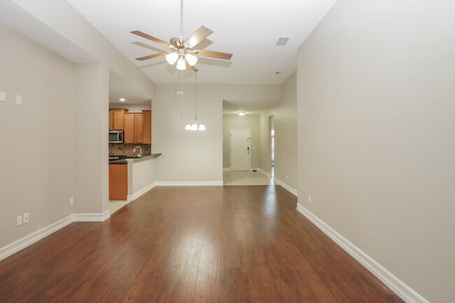 Foto del edificio - 615 Woods Landing Dr
