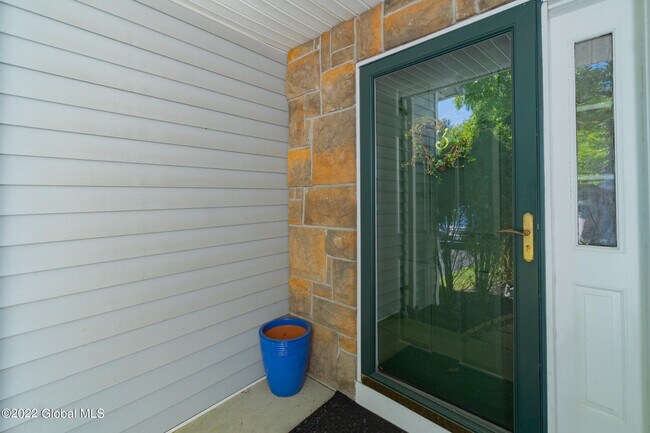 Building Photo - 3 Deerwood Ct
