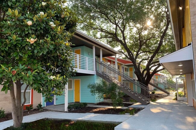 Foto del edificio - 8787 Hammerly Blvd