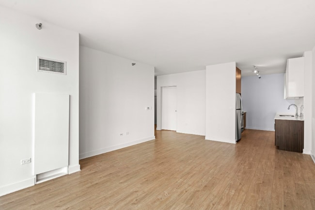 Photo - 64 E Lake St Apartment