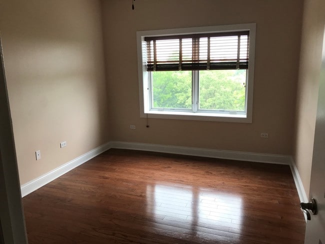 Building Photo - 1210 Foxdale Dr