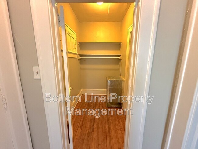 Foto del edificio - 2108 E 7th St