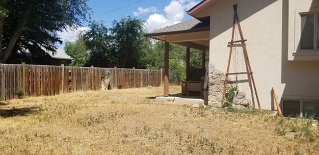 Foto del edificio - Spacious 4 Bed, 2 Bath Home with Finished Basement, Large Deck & Yard Near CSU